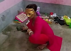 नौकरानी की जवान लड़की को लण्ड चुसाया और बोबे दबाये